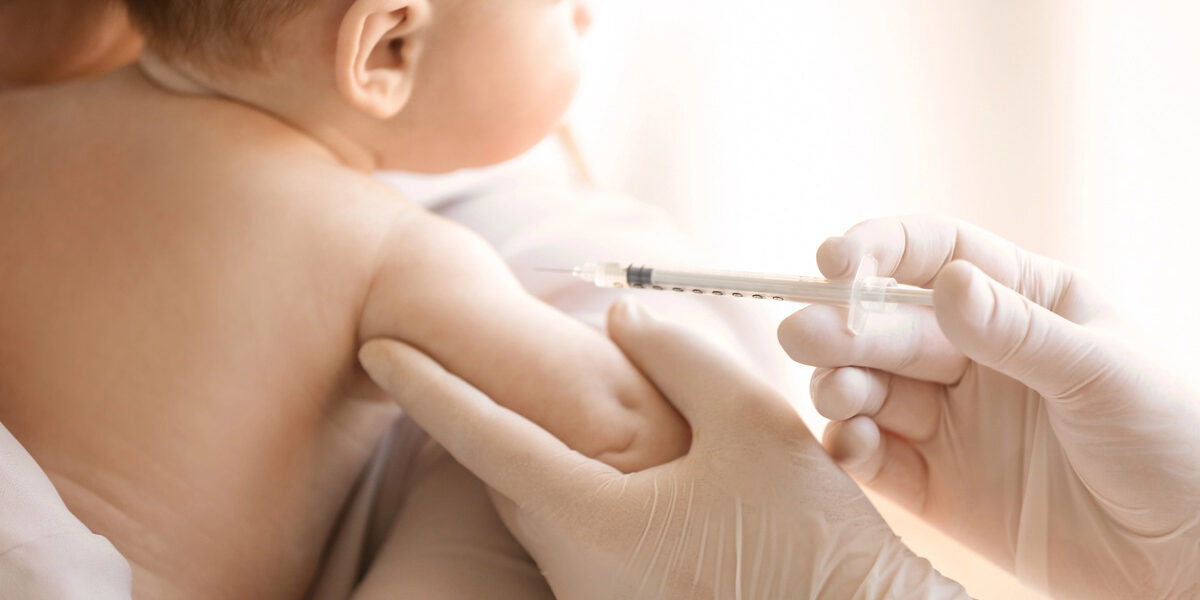 newborn getting vaccine