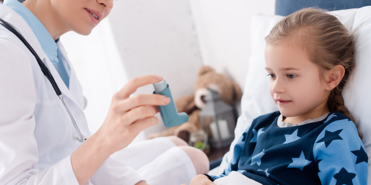 pediatrician teaching a child about asthma